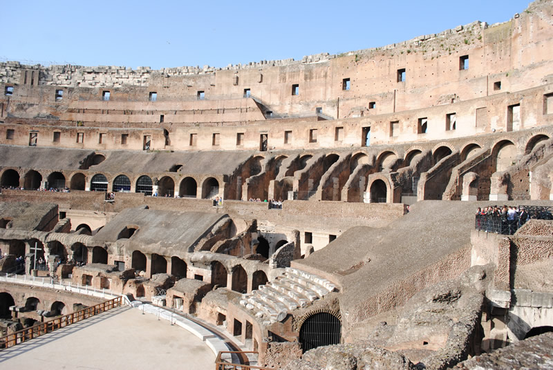 Photos à l'intérieur du Colisée à Rome